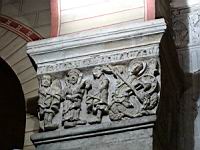 Lyon, Abbaye d'Ainay, Chapiteau, Ange tuant le dragon (1)